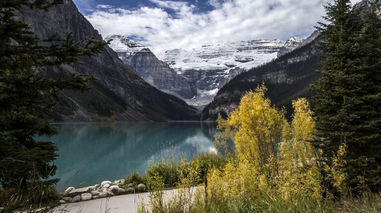 Lake Louise Vacation – in Canada’s Majestic Rocky Mountains